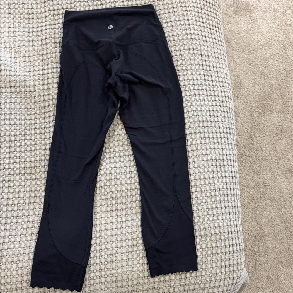 lululemon athletica Black womens scalloped Performance Leggings 25 inch length